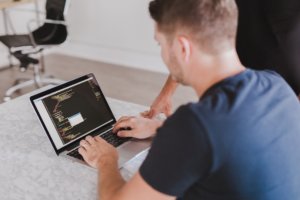 プログラミング初心者の為の本。プログラミングて、何?興味はあるけどさっぱりわからない人におすすめの1冊。