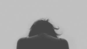 ホラーではない不気味さがある奇妙な小説。京極夏彦の真骨頂「憑き物落とし」を実感できる1冊・京極夏彦「死ねばいいのに」