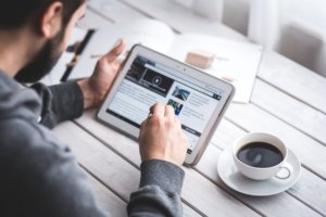カフェインレスコーヒーなら夜遅くまで本を読んでいられる!!飲んでも眠れるコーヒー!